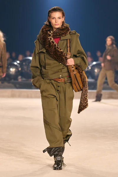 Look 15